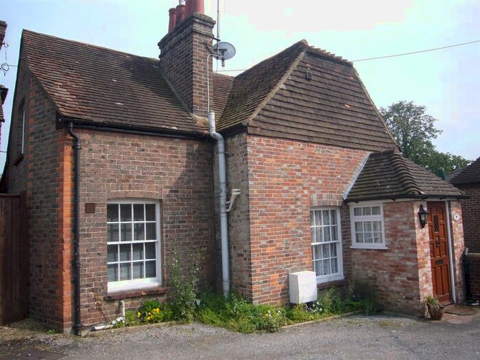 2 Bedroom Cottage To Rent In Hempstead Road, Uckfield TN22