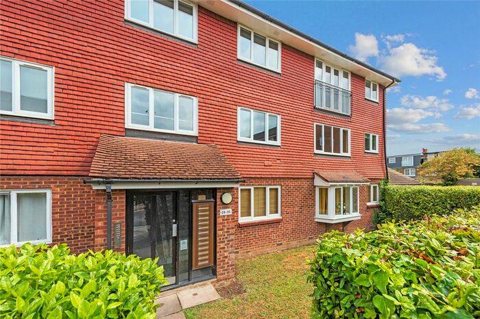 1 Bedroom Flat To Rent In Crowthorne Close, London, SW18