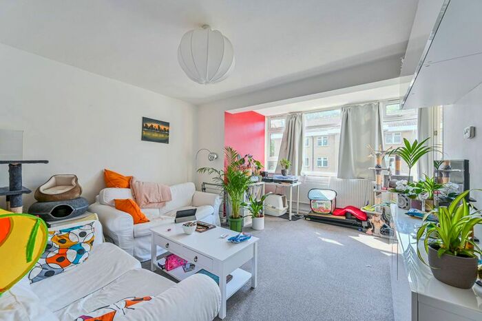 3 Bedroom Flat To Rent In Weydown Close, Wimbledon Park, London, SW19