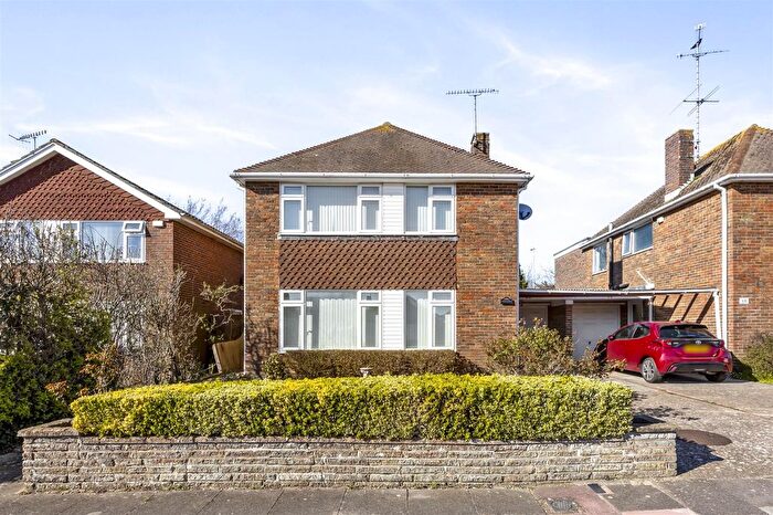 3 Bedroom Detached House For Sale In Cumberland Avenue, Worthing, BN12