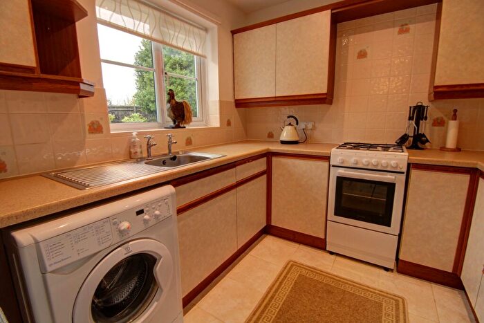 2 Bedroom Detached Bungalow For Sale In Grassington Place, Thatcham, RG19