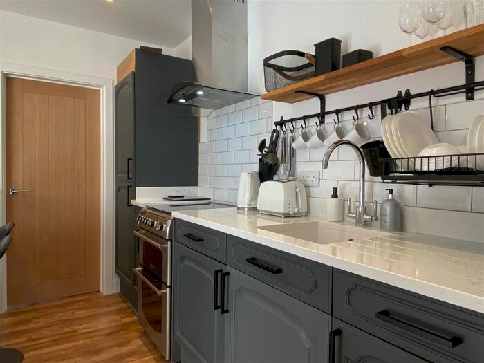 1 Bedroom Flat To Rent In Carmarthen Road, Swansea, SA1