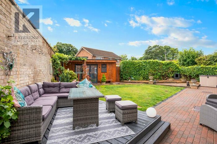 5 Bedroom Detached House For Sale In Chatsfield, Epsom, KT17