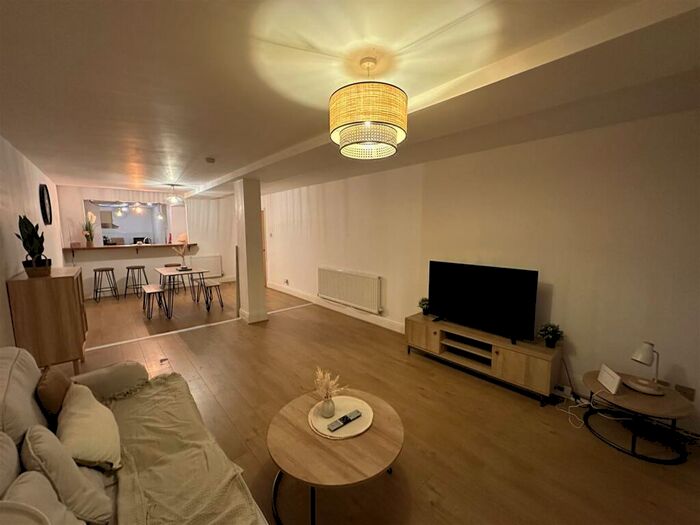 1 Bedroom Apartment To Rent In Oldham Street, Manchester, M1