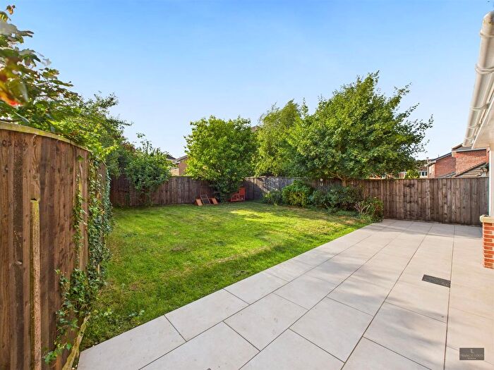 5 Bedroom Detached House For Sale In Norman Drive., Cullompton, EX15