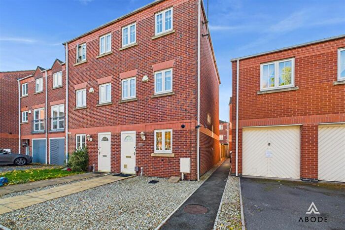 4 Bedroom Town House For Sale In Grants Yard, Burton-On-Trent, Staffordshire, DE14