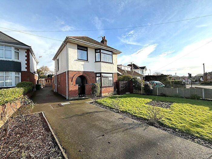 3 Bedroom Detached House For Sale In Pound Lane, Oakdale, Poole, BH15