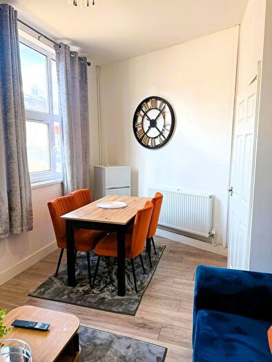 3 Bedroom End Terrace House To Rent In Penarth Road, Cardiff, CF11