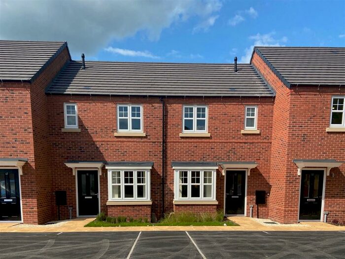 2 Bedroom Town House To Rent In Linby Drive, Bircotes, Doncaster, DN11