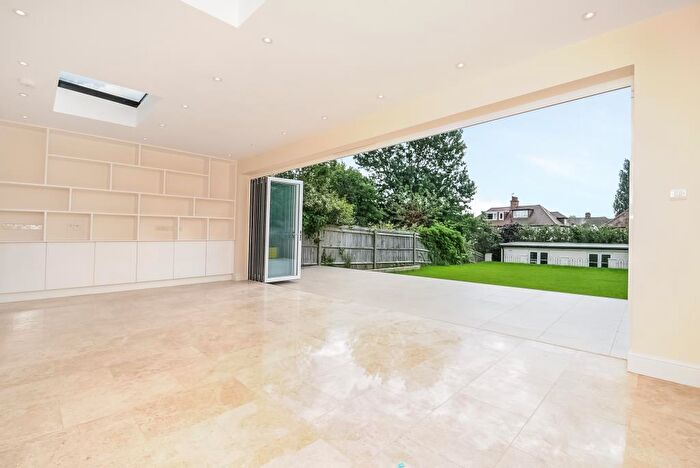 5 Bedroom Detached House To Rent In Greenfield Drive, London, N2