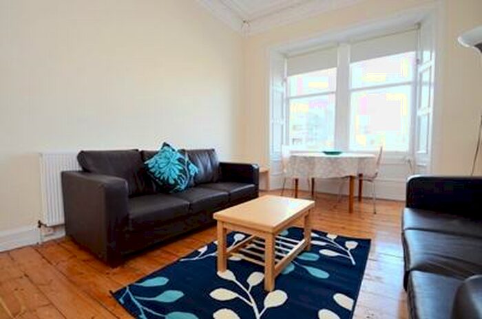 4 Bedroom Flat To Rent In Crighton Place, Leith, Edinburgh, EH7