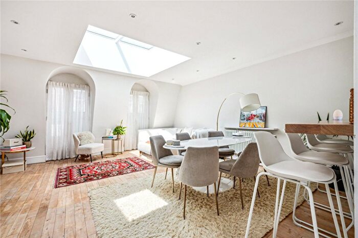 2 Bedroom Flat For Sale In Moscow Road, London, W2