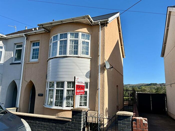 3 Bedroom Semi-Detached House For Sale In Llandeilo Road, Llandybie, Ammanford, SA18