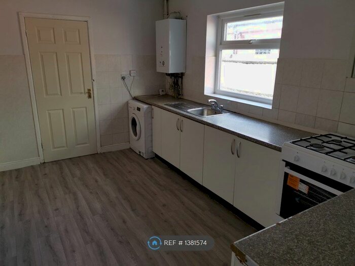 4 Bedroom End Of Terrace House To Rent In Algernon Road, Birmingham, B16