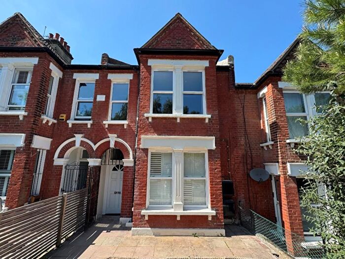 3 Bedroom Flat For Sale In Dunstans Road, East Dulwich, London, SE22