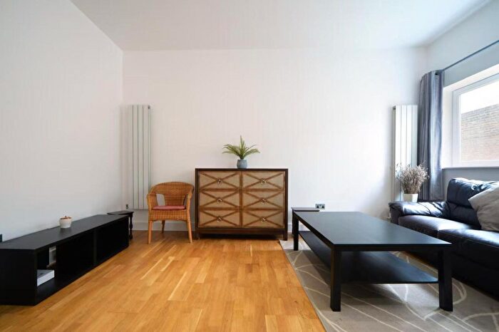 2 Bedroom Flat To Rent In Bathway, London, SE18