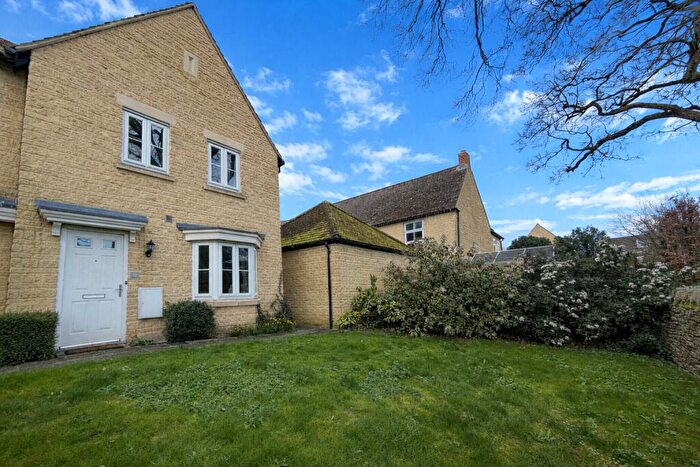 3 Bedroom Semi-Detached House To Rent In Wenman Close, Witney, Oxfordshire, OX28
