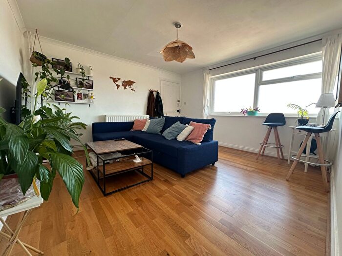 2 Bedroom Flat To Rent In Campion Road, Leamington Spa, CV32