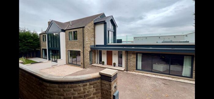 4 Bedroom Detached House For Sale In Woodside Road, Beaumont Park, Huddersfield, HD4