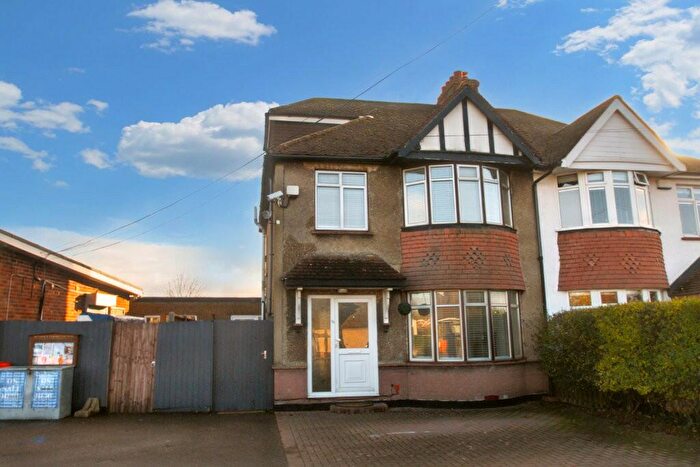 4 Bedroom Semi-Detached House To Rent In Hookhams Lane, Bedford, Bedfordshire, MK41