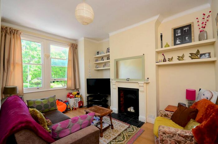 2 Bedroom Flat To Rent In Sellincourt Road, Tooting, London, SW17