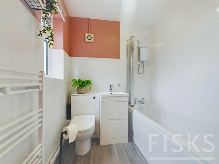 1 Bedroom Bungalow For Sale In Urmond Road, Canvey Island, SS8