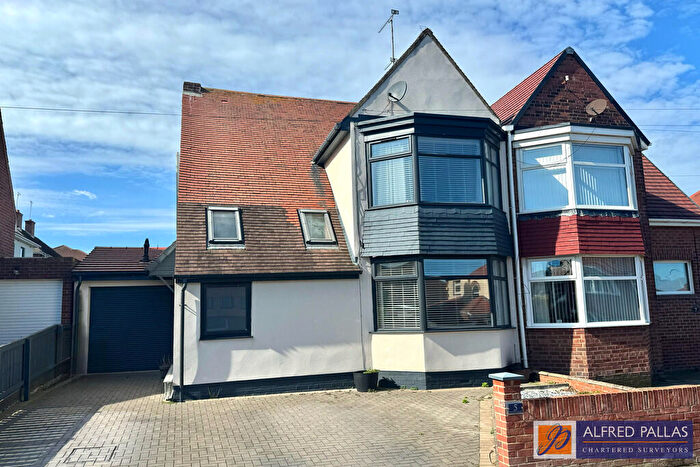 3 Bedroom Semi-Detached House For Sale In Kingarth Avenue, Seaburn, SR6