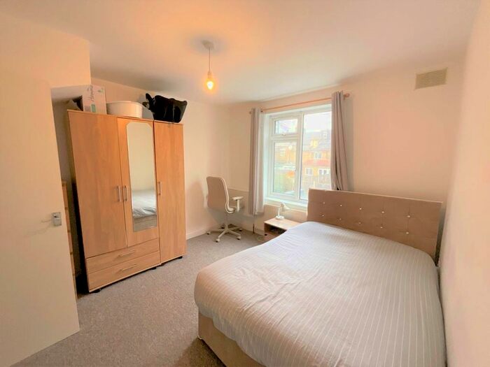 1 Bedroom Flat To Rent In Cedars Avenue, Walthamstow, London, E17
