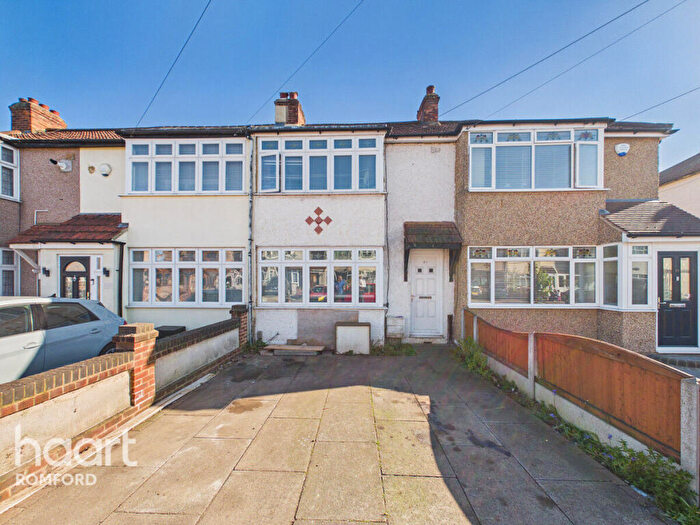 3 Bedroom Terraced House For Sale In Linley Crescent, Romford, RM7