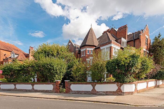 5 Bedroom Semi-detached House For Sale In Holmbush Road, Putney, London, SW15