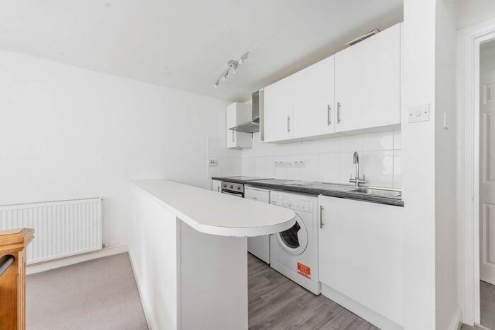 Studio To Rent In Emperor's Gate, South Kensington, London, SW7