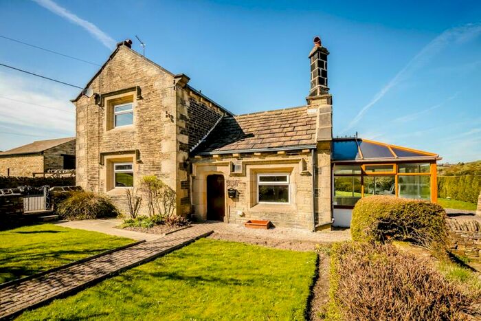 3 Bedroom Farm House To Rent In Northfield Gate Farm, Halifax, HX3