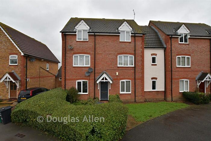 2 Bedroom Ground Maisonette For Sale In Heathfield Park Drive, Chadwell Heath, Essex, RM6