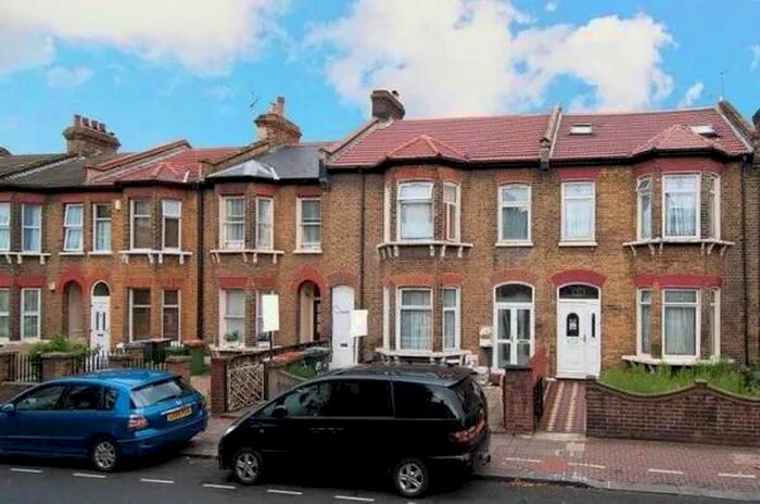 3 Bedroom Flat To Rent In Stopford Road, Plaistow, E13
