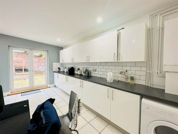 4 Bedroom House To Rent In Harrington Drive, Nottingham, NG7