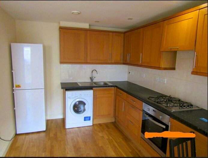 3 Bedroom Flat To Rent In Punam Apartments, Northwood, Greater London, HA6