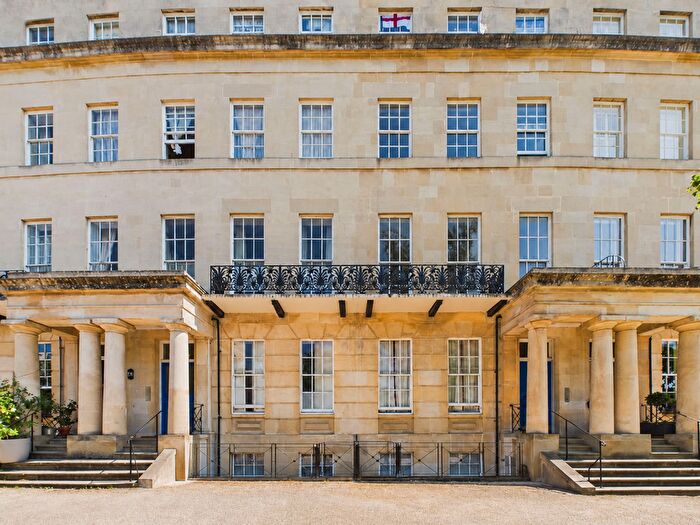 1 Bedroom Apartment To Rent In Lansdown Crescent, Cheltenham, GL50