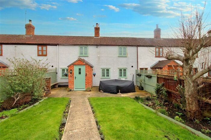3 Bedroom Terraced House For Sale In Station Cottages, Shrivenham, SN6