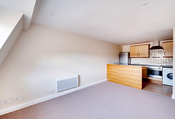 2 Bedroom Flat To Rent In Bath Road, Cheltenham, GL53