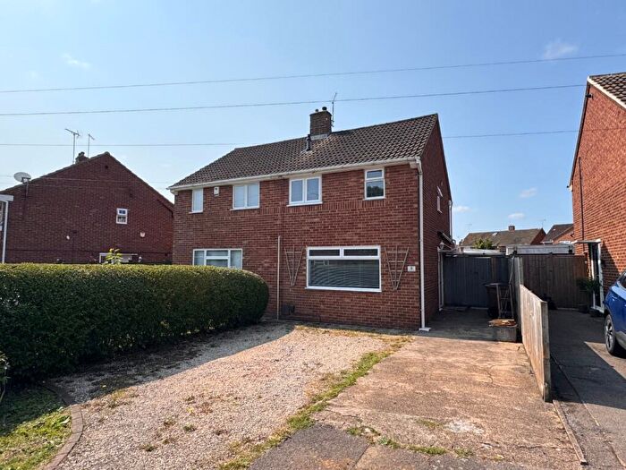 2 Bedroom Semi-Detached House To Rent In Hornsby Close, Luton, Bedfordshire, LU2