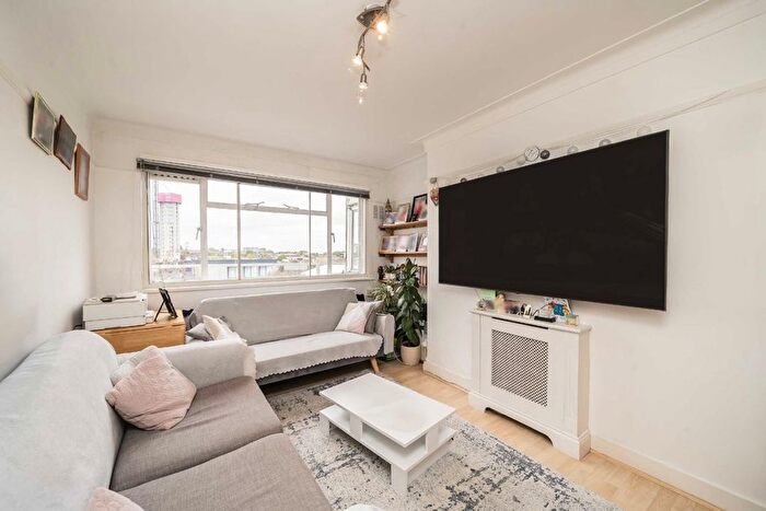 2 Bedroom Flat For Sale In Fairfield Street, Wandsworth, SW18