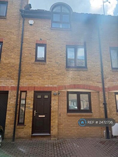 4 Bedroom Terraced House To Rent In Roding Mews, London, E1W