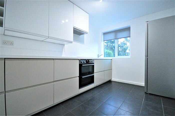 2 Bedroom Maisonette To Rent In Manitoba Close, Lakeside, Cardiff, CF23