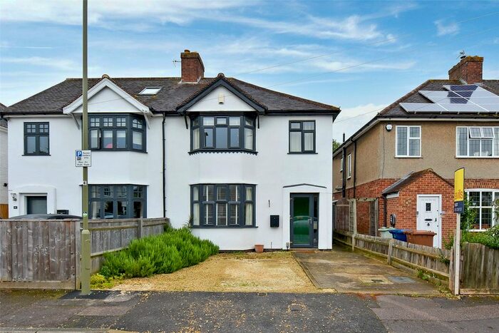 3 Bedroom Semi-Detached House To Rent In Southdale Road, Oxford, OX2