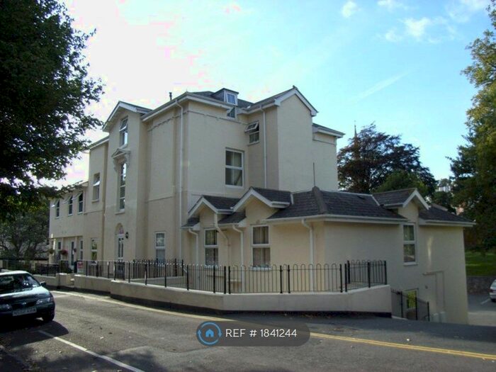 2 Bedroom Flat To Rent In Kilburn Hall, Torquay, TQ1