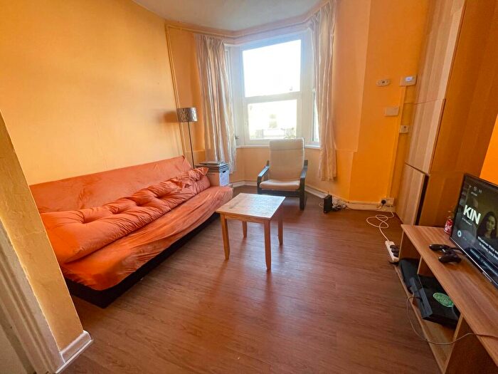 1 Bedroom Apartment To Rent In Piercefield Place, Roath, Cardiff, CF24