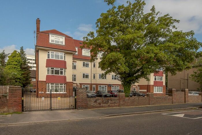 2 Bedroom Flat To Rent In Springfield Road, Kingston Upon Thames, KT1