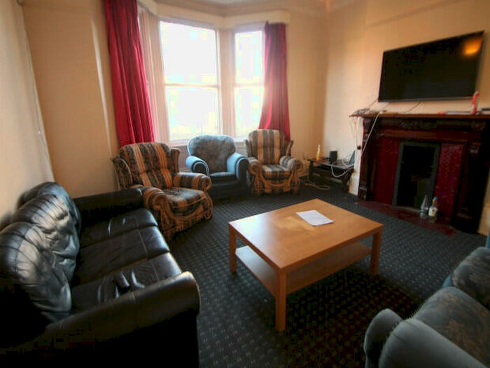 8 Bedroom House To Rent In Cardigan Road, Leeds, LS6
