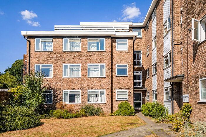 2 Bedroom Flat To Rent In Queens Road, Kingston Upon Thames, KT2