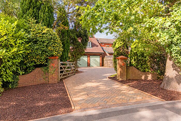 4 Bedroom Detached House For Sale In Dickens Heath Road, Shirley, Solihull, B90